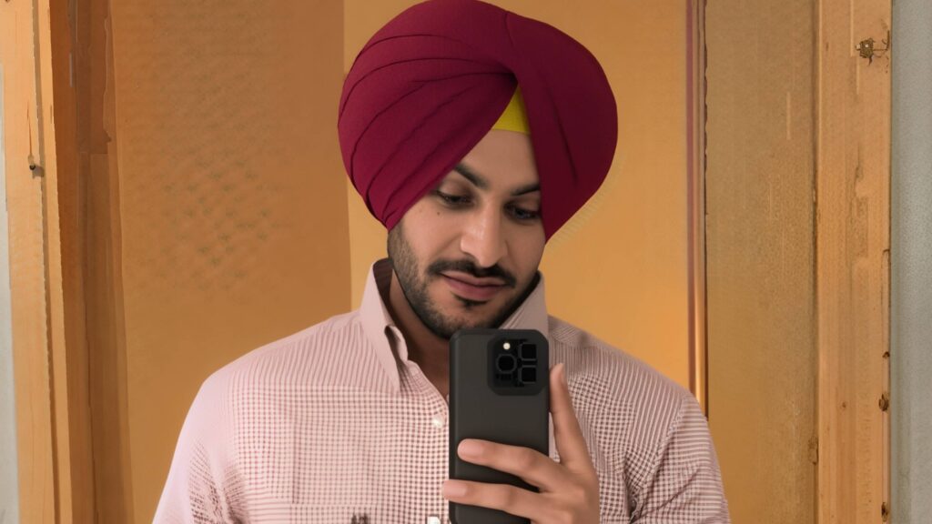 Rajvir Jawanda Accident Latest News पंजाबी संगीत जगत के प्रसिद्ध गायक राजवीर जवांदा का शनिवार को हिमाचल प्रदेश में भयानक बाइक एक्सीडेंट हो गया। इस दुर्घटना में सिंगर के सिर और रीढ़ की हड्डी में गंभीर चोटें आईं।